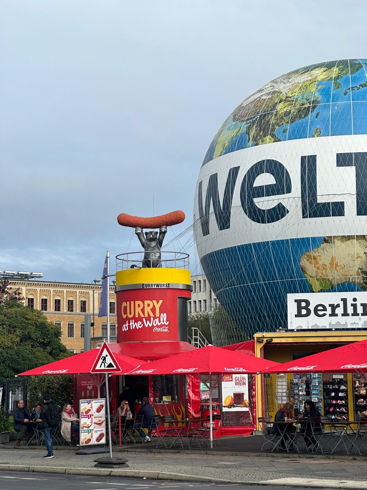 Curry at the Wall beneath the Welt balloon